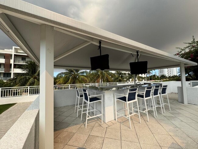 Building Photo - 3015 N Ocean Blvd