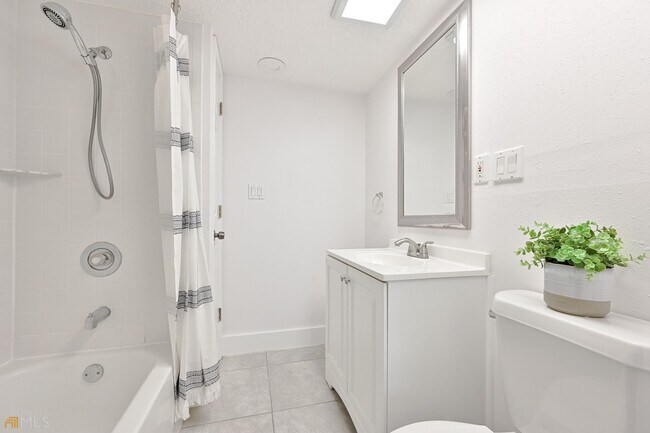 Building Photo - 1146 Oakdale Rd NE