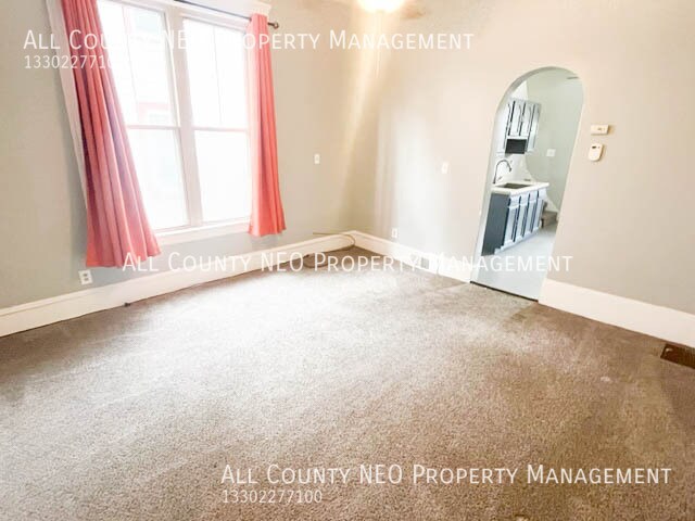 Building Photo - 1854 W 45th St