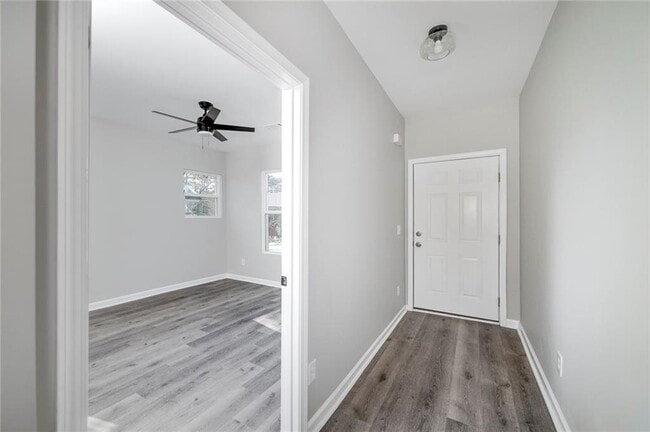 Building Photo - 944 Woodland Ave SE