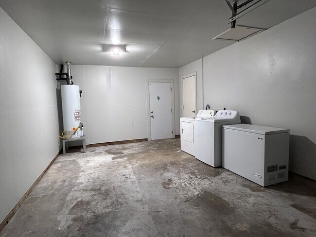 Building Photo - Convenient South SA Location—3BR with W/D Included