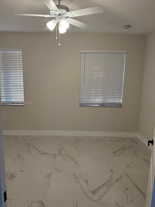 Building Photo - 12421 SW 50th Ct