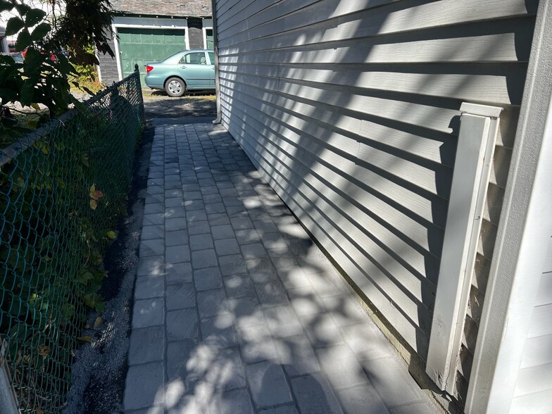 Building Photo - 107 Pen Argyl St