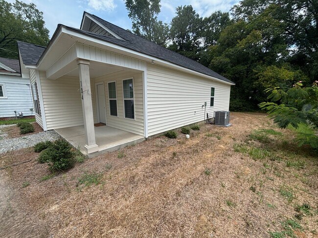 Building Photo - 104 N Slocumb St