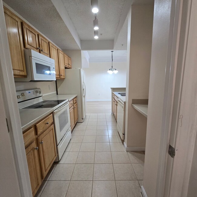 Building Photo - 1 Bedroom Condo for RENT