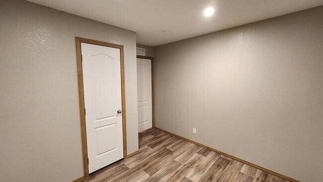 Building Photo - 11 Andreasen Dr