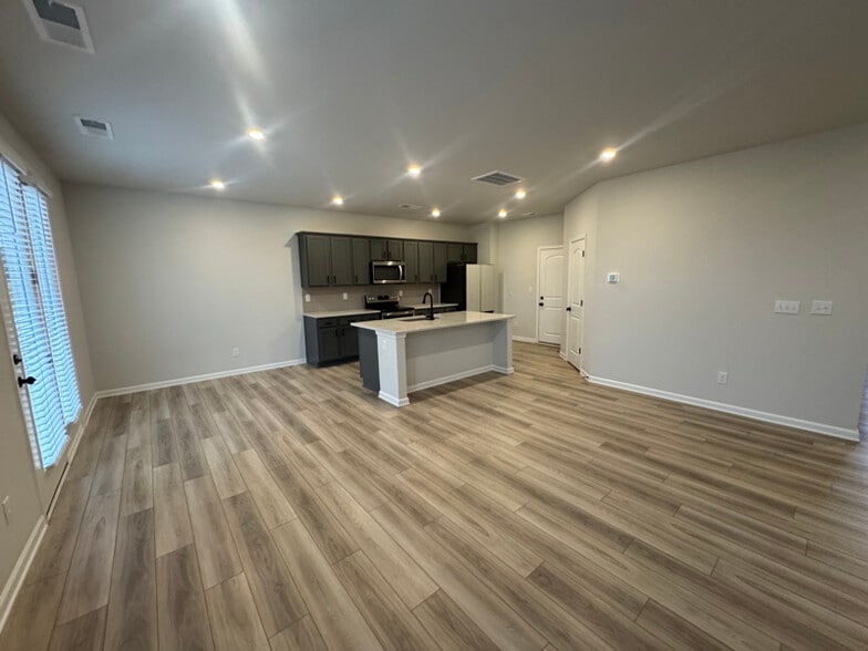 Building Photo - 4817 Raspberry Knoll Dr