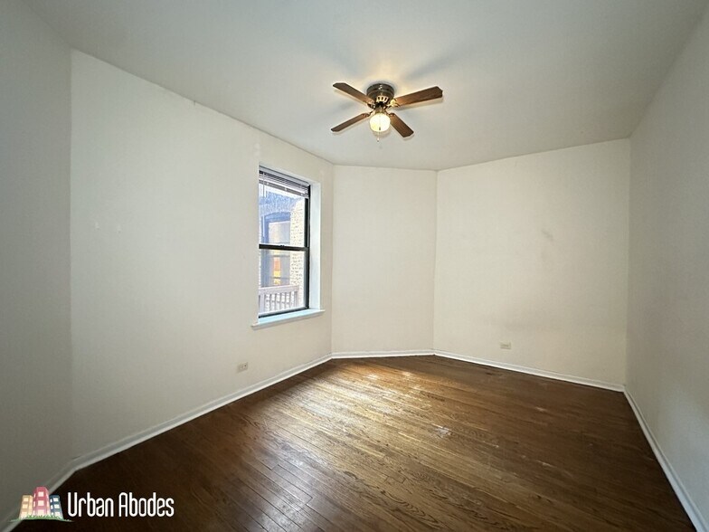 Building Photo - 3147 W Medill Ave