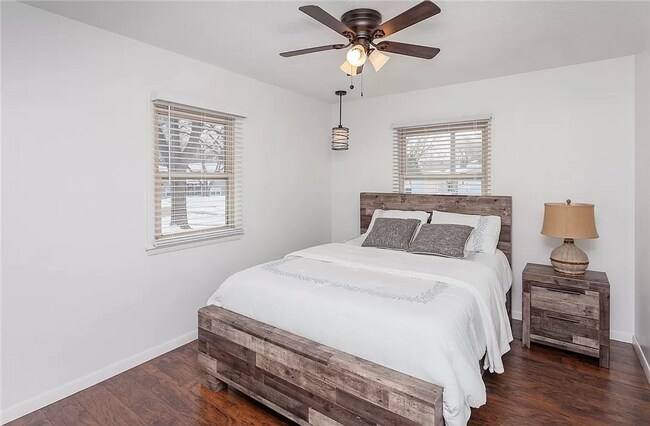 Building Photo - LOWER BEAVER!! 4 Bed, 2 Bath Home in Des Moines