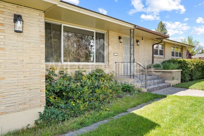 Building Photo - Charming North Spokane Home in a Prime Location