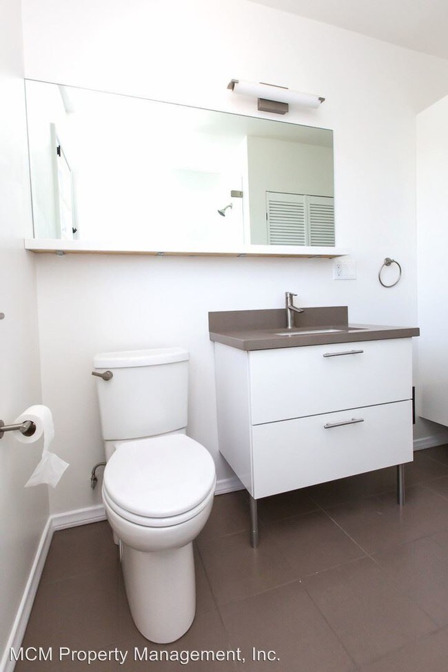 Building Photo - 923-933 S Alandele Ave