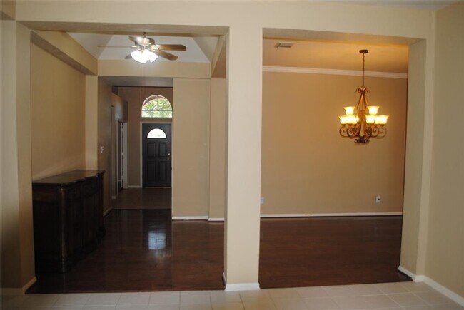 Building Photo - 4606 Russett Ln