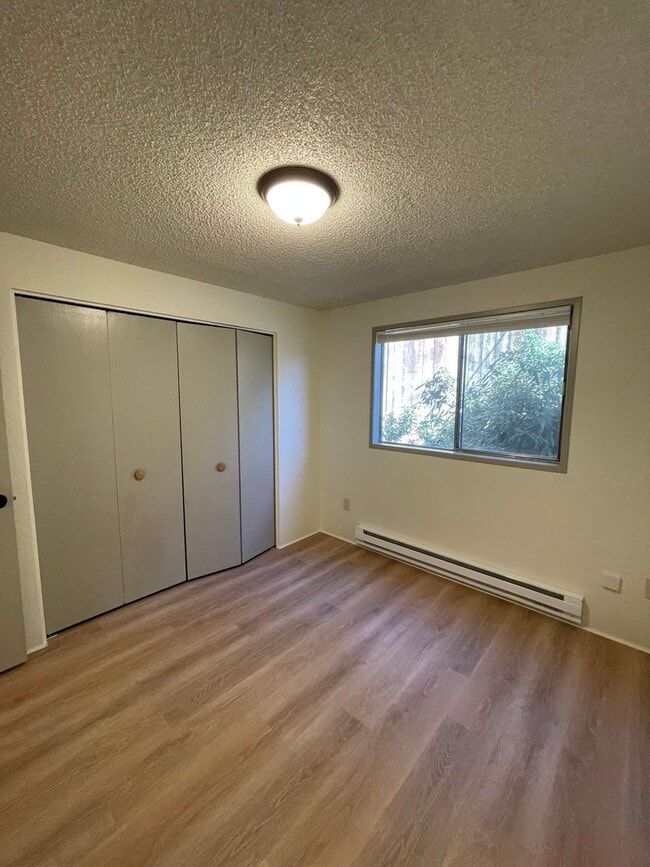 Building Photo - Renovated 3 bed 1.5 bath Duplex