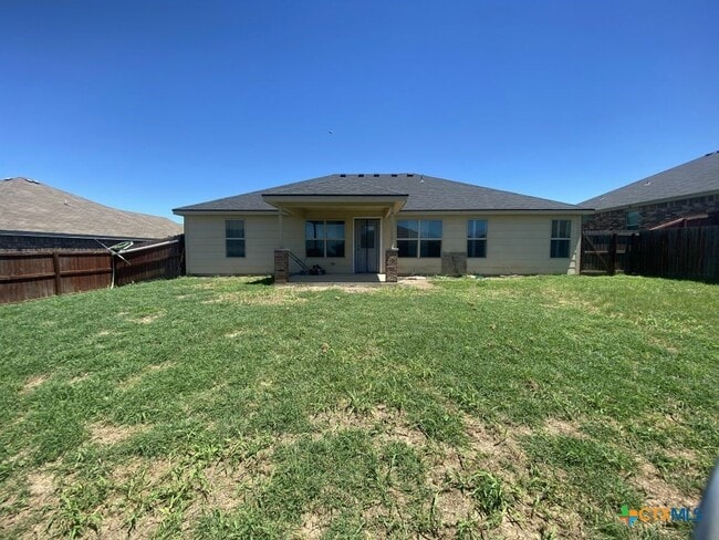 Building Photo - 2708 Hector Dr