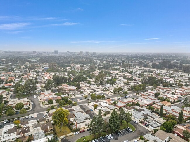 Building Photo - "Rare Single-Story Remodel: Modern 3BR End-Unit in University Park