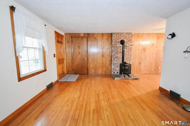 Building Photo - 60 Wildwood Rd