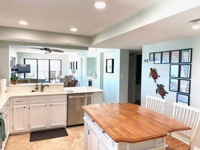 Building Photo - Hutchinson Island