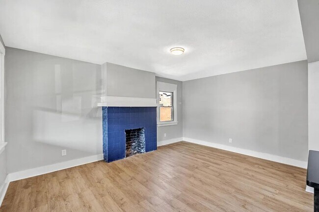 Building Photo - 408 E 8th Ave
