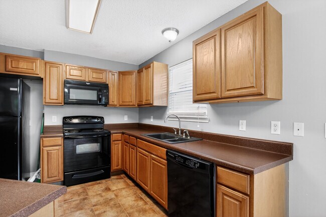 Building Photo - 203 8th Ave