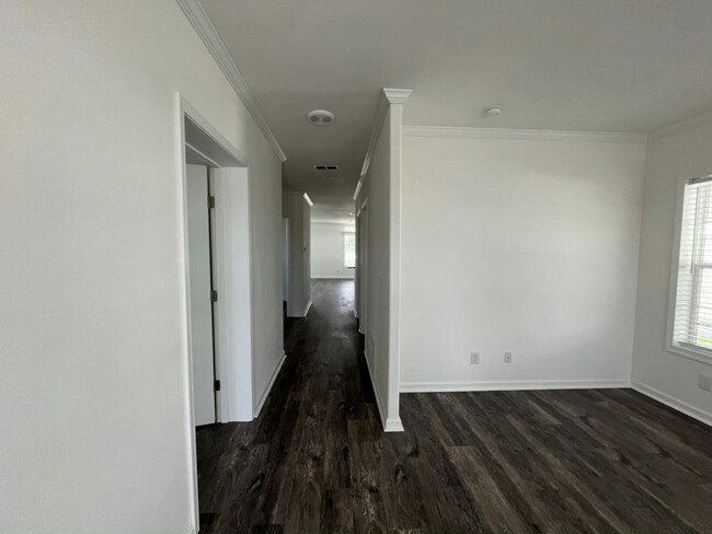 Building Photo - 968 Avanti Way Blvd
