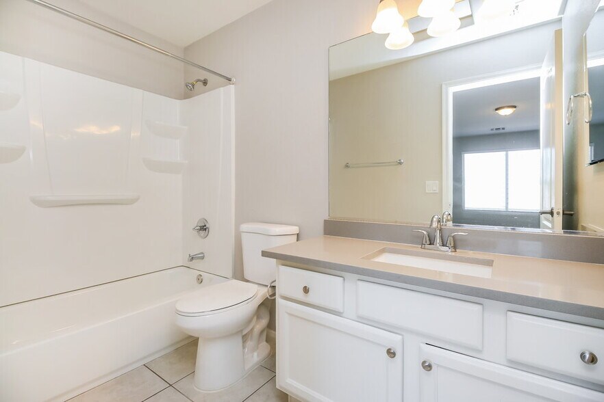 Building Photo - 11559 W Buchanan St