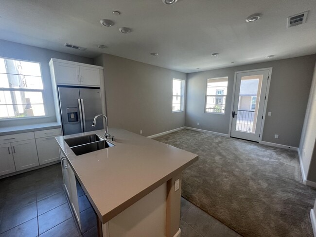 Building Photo - 1219 Sunrise Way