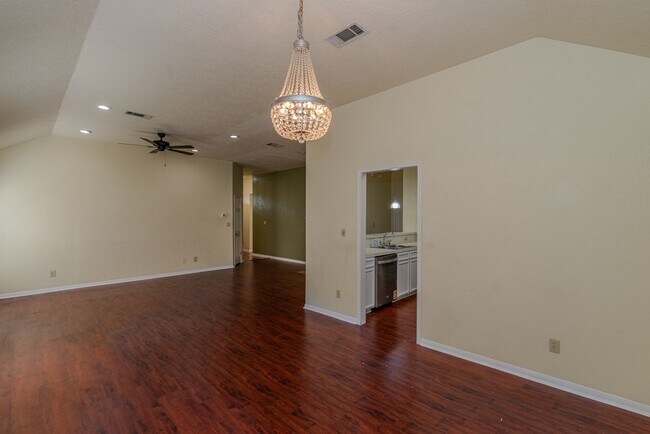 Building Photo - 2330 Sunflower Ln