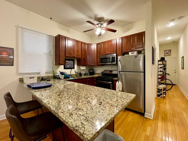 Building Photo - 2620 W Armitage Ave