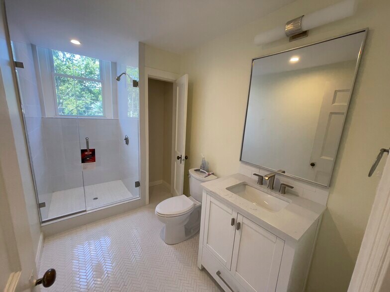 Building Photo - 1716 Beacon St