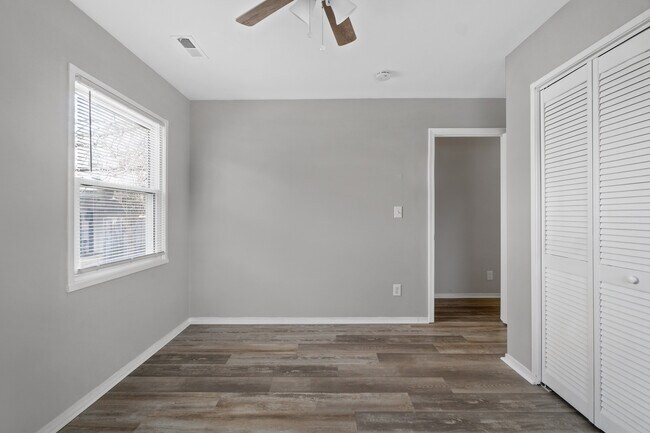 Building Photo - 328 Crisfield Rd
