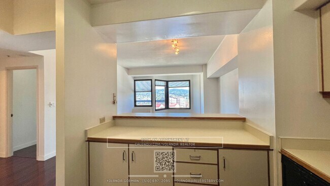 Building Photo - Stunning Large 1 Bedroom Exquisite Wood Fl...