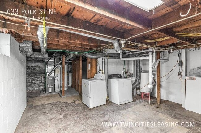 Building Photo - 633 Polk St NE