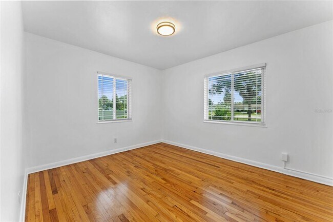 Building Photo - 1419 Tyrone Blvd N