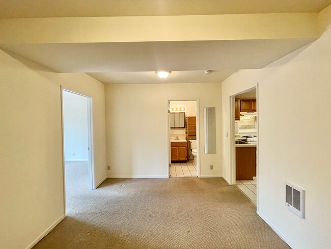 Building Photo - Charming Garden Apartment w/Deck, Prime Inner Richmond Location PROGRESSIVE