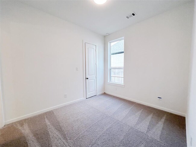 Building Photo - 5222 Tahoe Ct