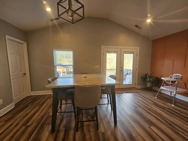 Building Photo - 2737 Celia Ave