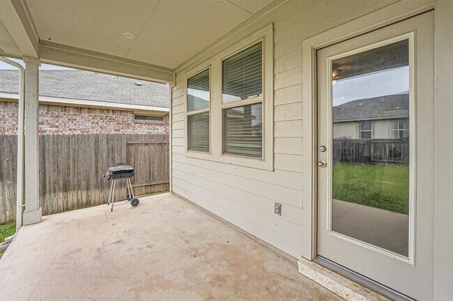 Building Photo - 104 Red Cedar Ct