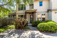 Building Photo - 617 Peacock Ln