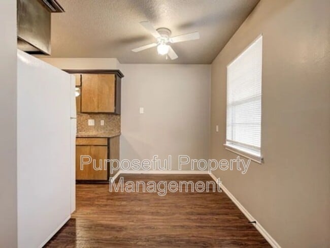 Building Photo - 516 N Ponca Ave