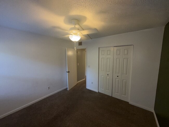 Building Photo - Condo In The Very Desirable Conquistador Condos