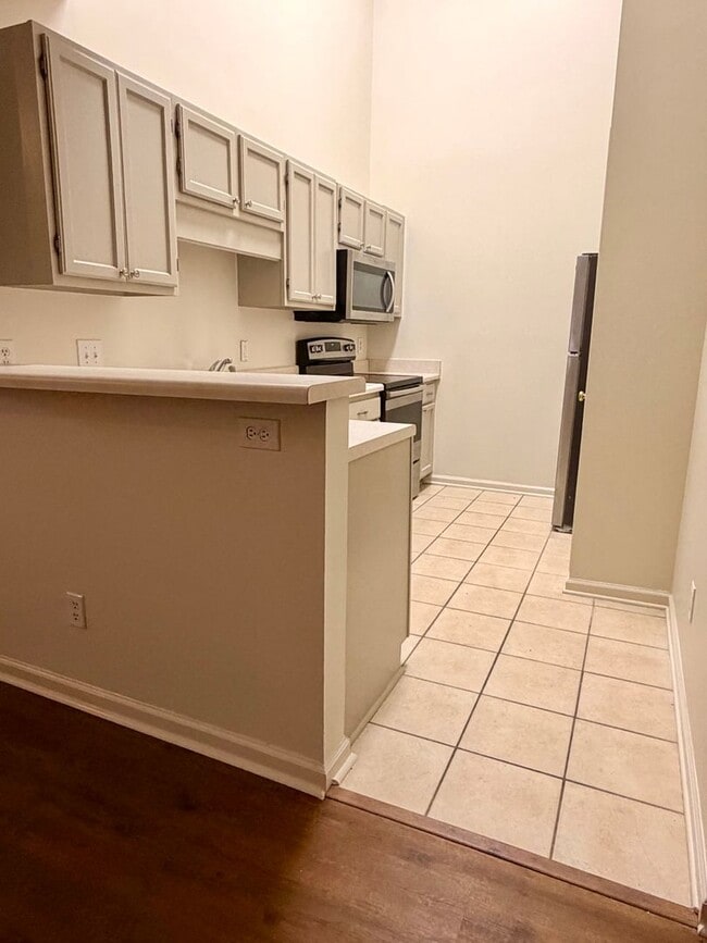 Building Photo - 8617 Inverness Dr