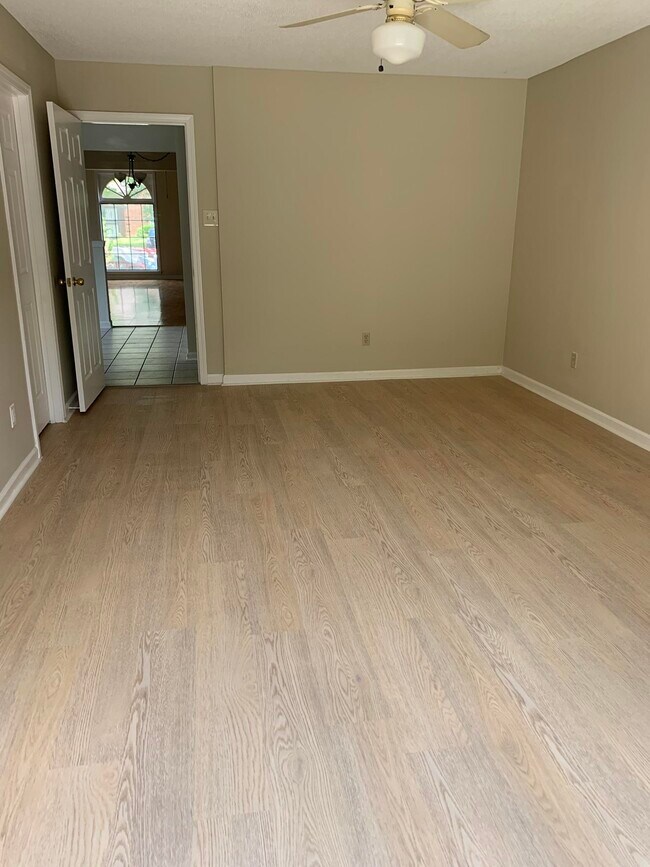 Building Photo - 1685 Oaken Bucket Dr