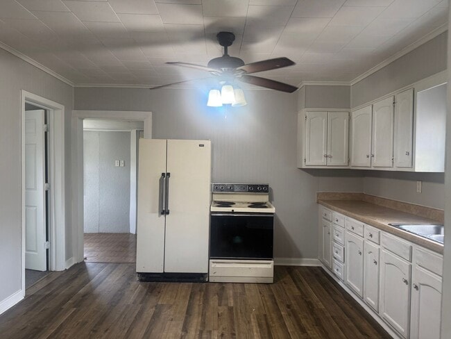 Building Photo - 2 bedroom Single Family For Rent