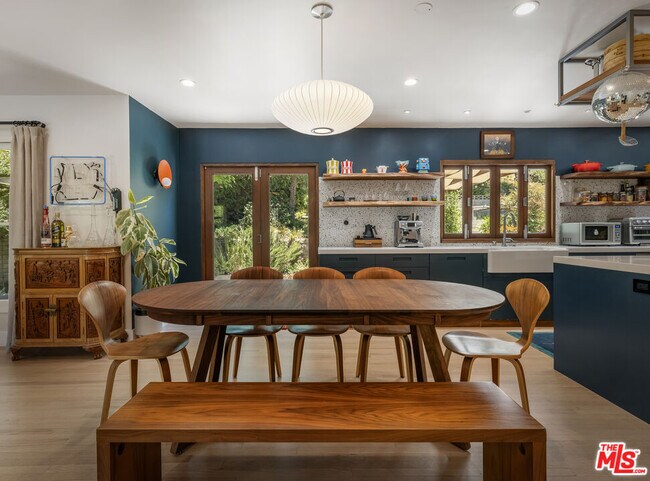 Building Photo - 5749 Valley Oak Dr