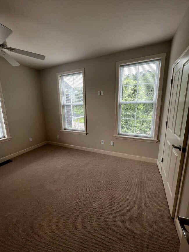 Building Photo - 228 Bayberry Cir