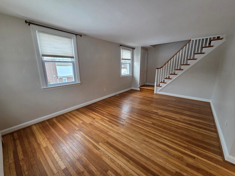 Building Photo - 204 Greenbriar Ln