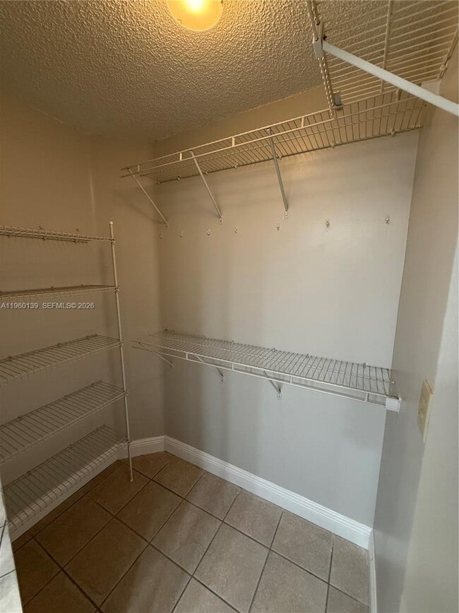 Building Photo - 1364 Cottonwood Cir