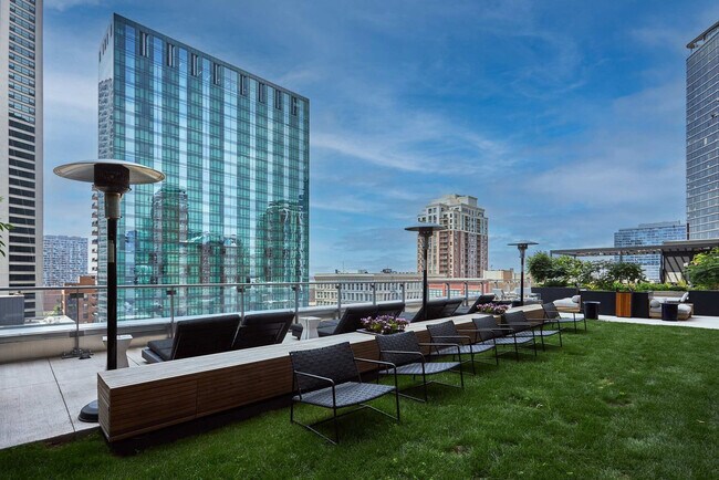 Building Photo - 1006 S Michigan Ave