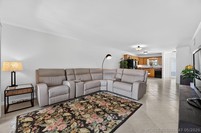 Building Photo - 1021 Hillsboro Mile