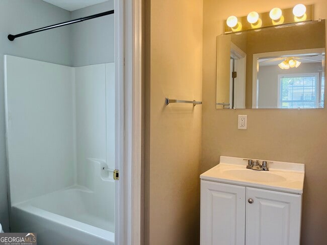 Building Photo - 900 Park Ave